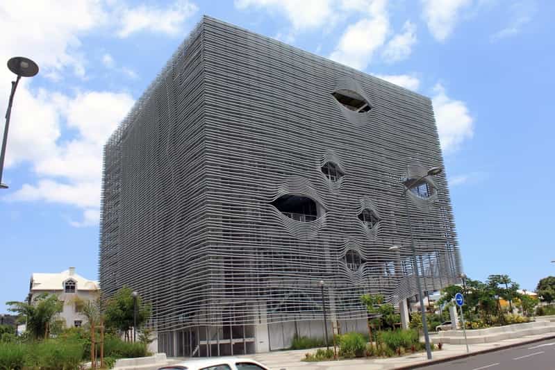 bardage métallique - Médiathèque La Réunion 2 façades