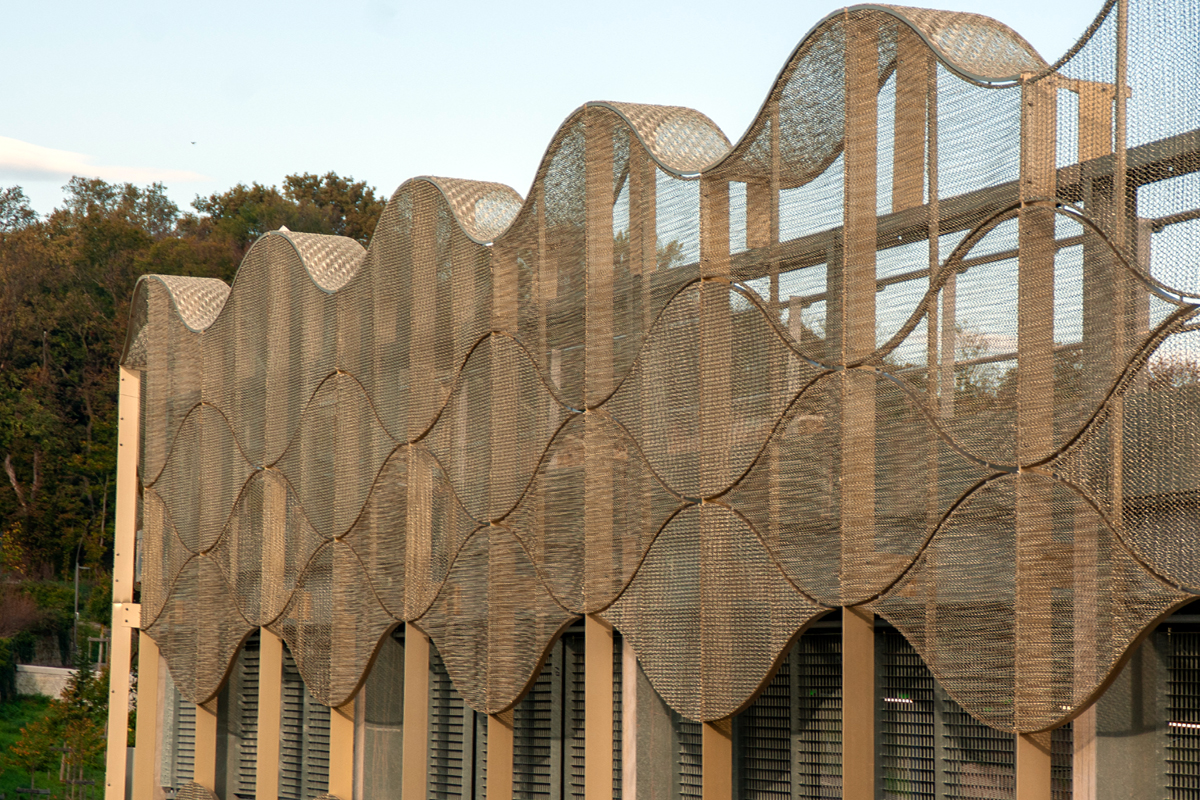 Resille metallique batiment du Parc Relais Métro Hôpital Sud - Saint Genis Laval (69)