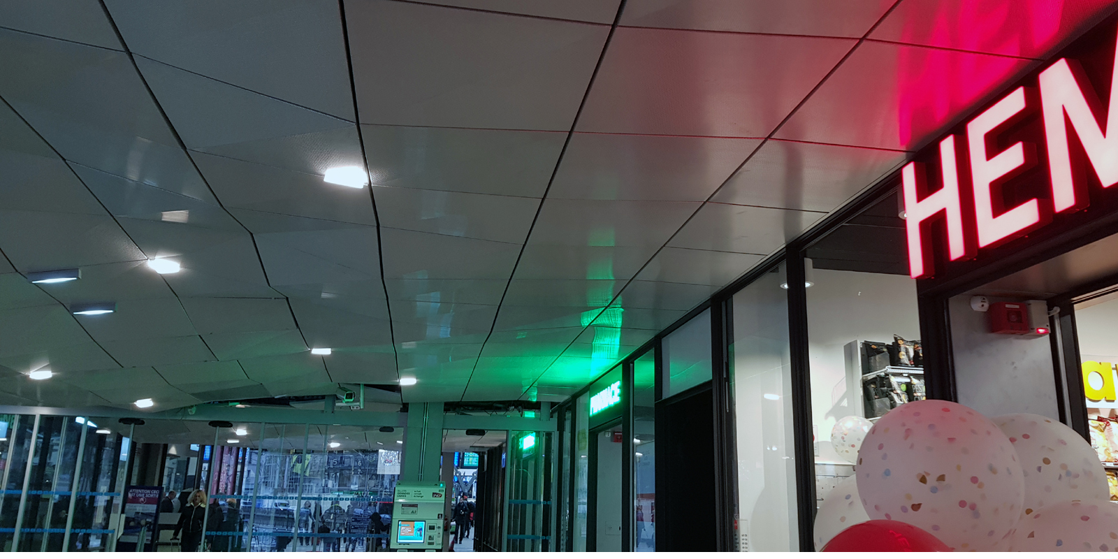 Faux-plafond métallique - Gare Montparnasse - Paris (75)