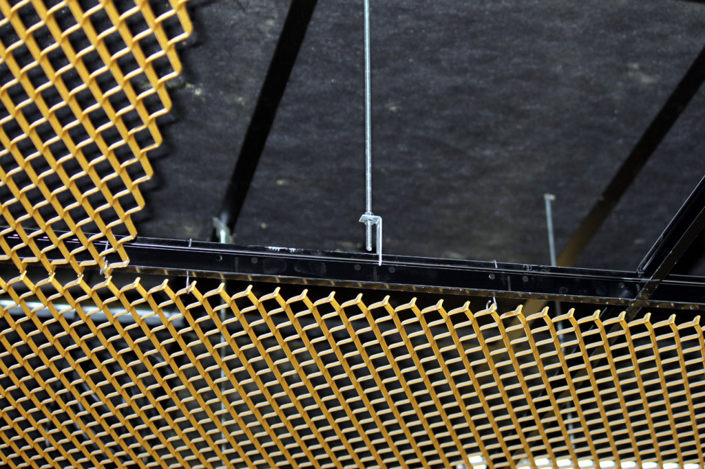 Afracom_edhec_lile_plafond_metal_deploye_montage