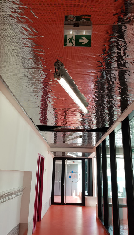 Afracom_cassette_clip_in_afr_ripple_inox_miroir_froisse_plafond_circulation