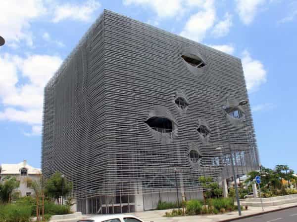 bardage métallique - Médiathèque La Réunion 2 façades